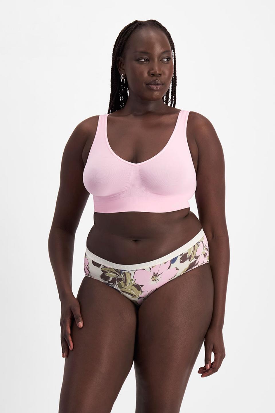 Victoria (She/Her) wears size 14 and is 178cm tall with 96cm chest and 78cm waist