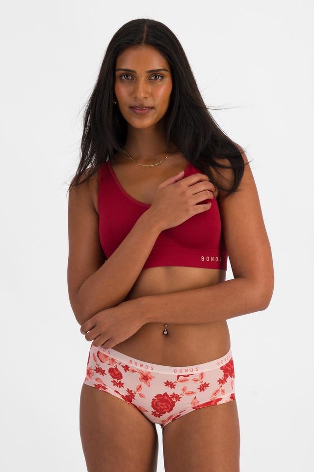 NAYA (She/Her) wears size 12 and is 174cm tall with 80cm chest and 63cm waist