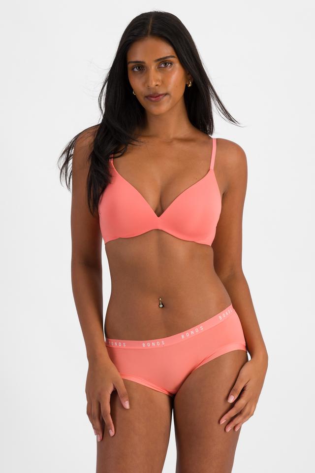 NAYA (She/Her) wears size 12 and is 174cm tall with 80cm chest and 63cm waist