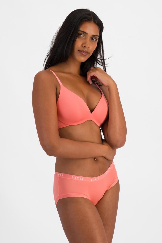 NAYA (She/Her) wears size 12 and is 174cm tall with 80cm chest and 63cm waist