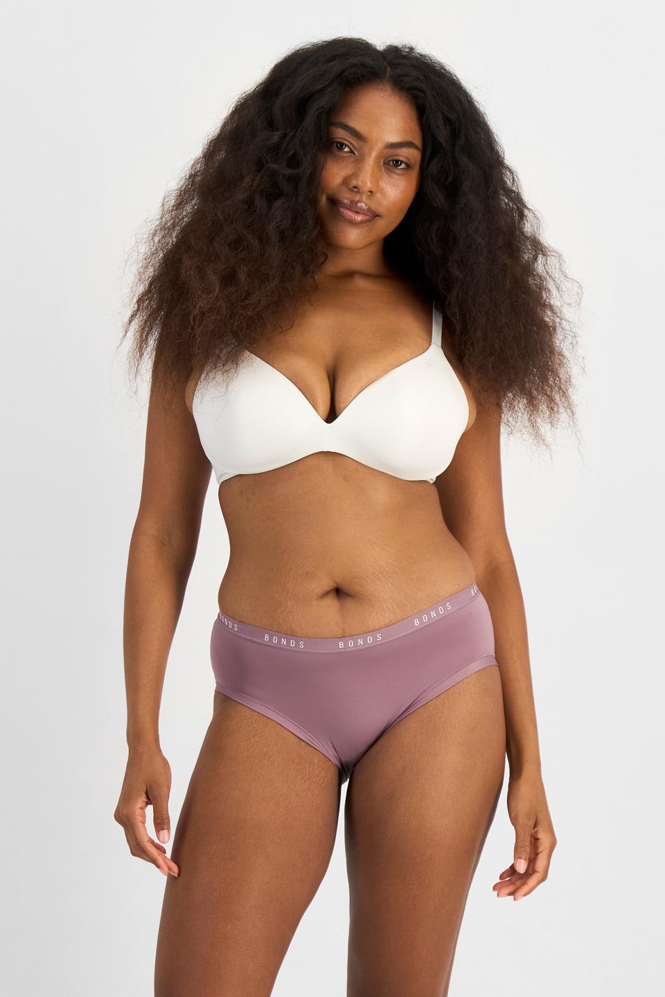 Cassaera (She/Her) wears size 14 and is 180cm tall with 107cm chest and 82cm waist