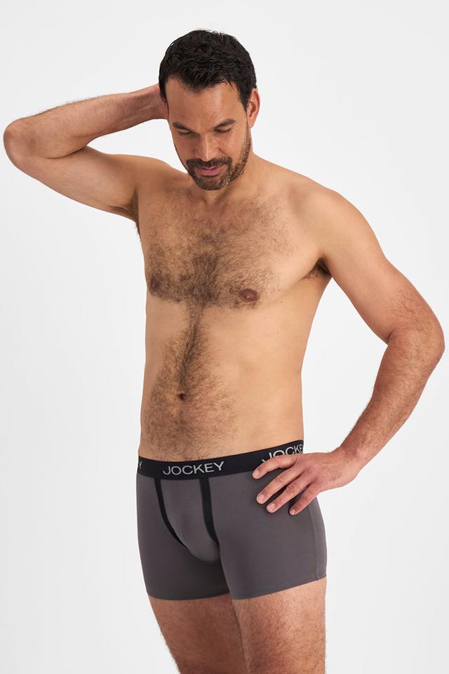 Joel (He/Him) wears size M and is 188cm tall with 99cm chest and 84cm waist