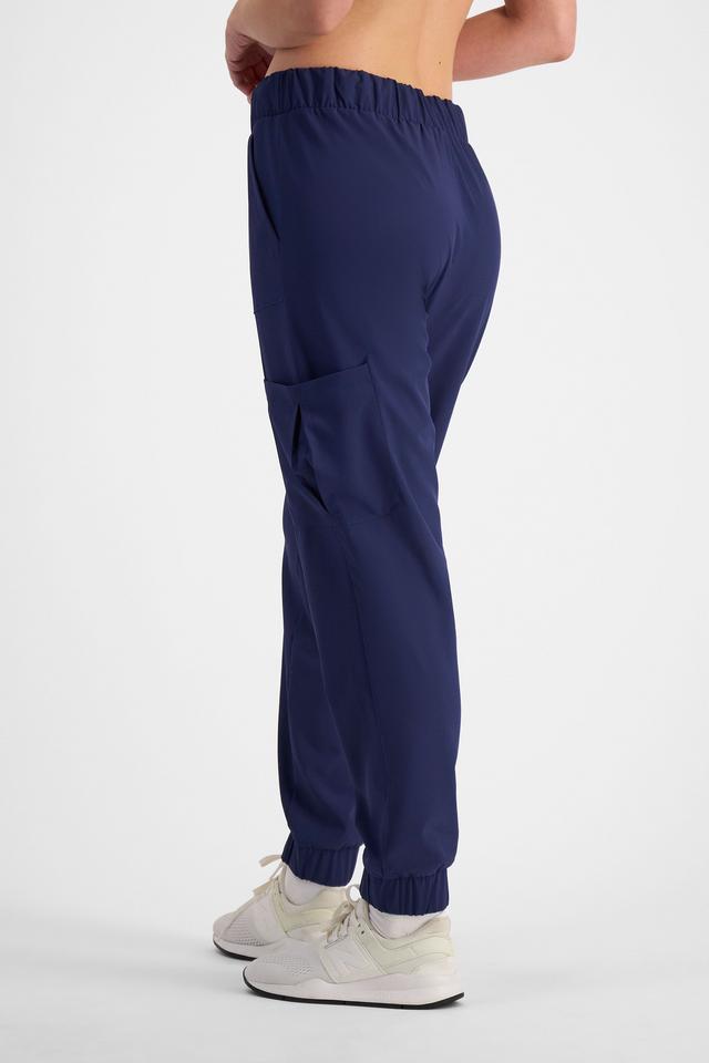 Mikaela (She/Her) wears size S and is 177cm tall with 89cm chest and 66cm waist