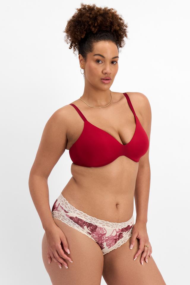 Madeleine (She/Her) wears size 16 and is 181cm tall with 99cm chest and 88cm waist