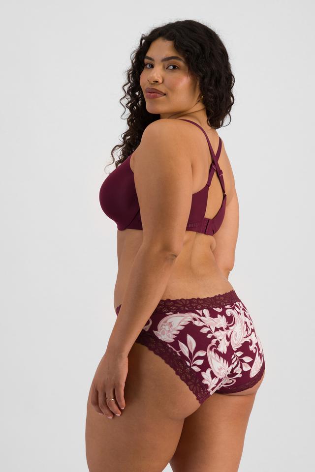Laura (She/Her) wears size 14 and is 165cm tall with 94cm chest and 76cm waist
