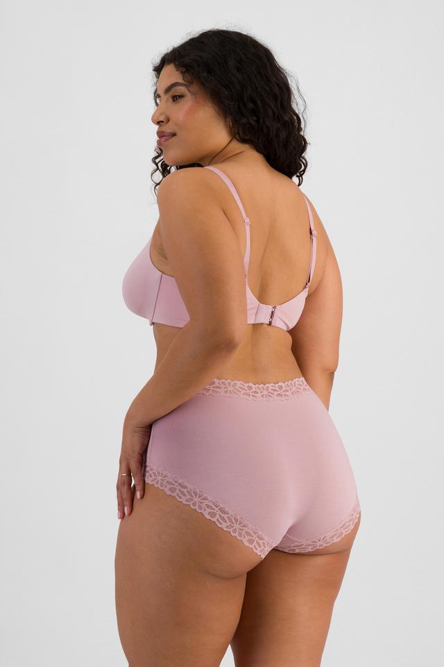 Laura (She/Her) wears size 14 and is 165cm tall with 94cm chest and 76cm waist