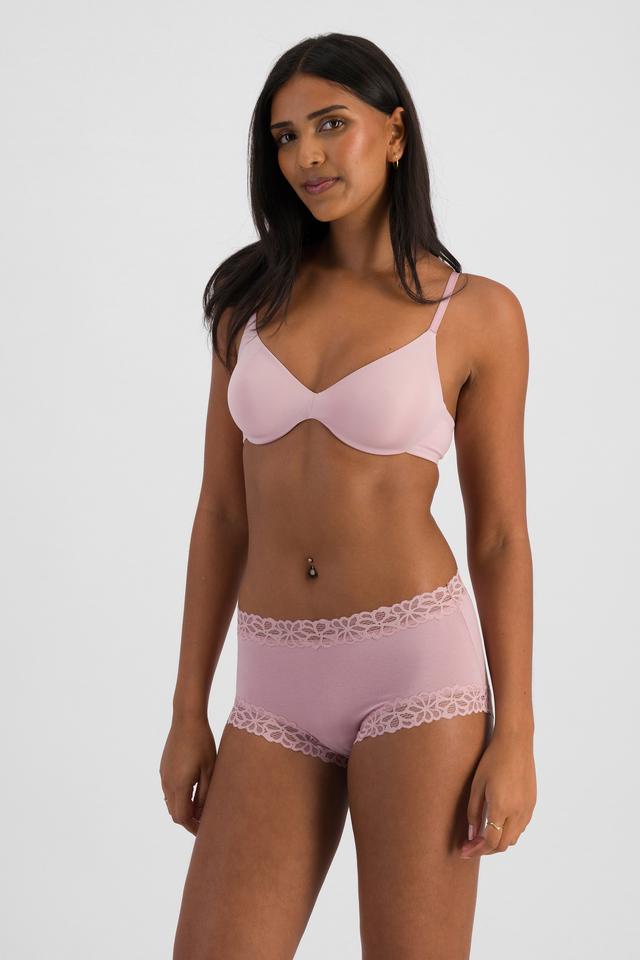 NAYA (She/Her) wears size 10 and is 174cm tall with 80cm chest and 63cm waist