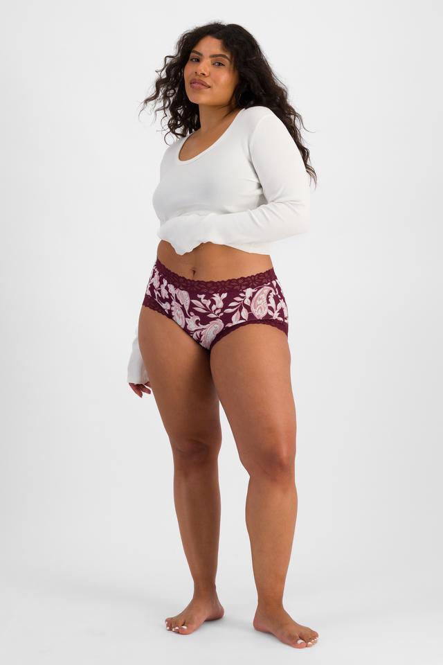 Laura (She/Her) wears size 14 and is 165cm tall with 94cm chest and 76cm waist