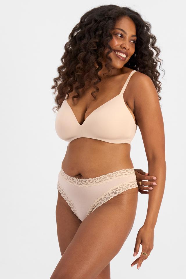 Cassaera (She/Her) wears size 14 and is 180cm tall with 107cm chest and 82cm waist