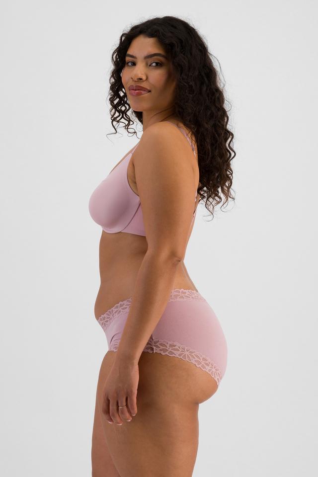 Laura (She/Her) wears size 14 and is 165cm tall with 94cm chest and 76cm waist