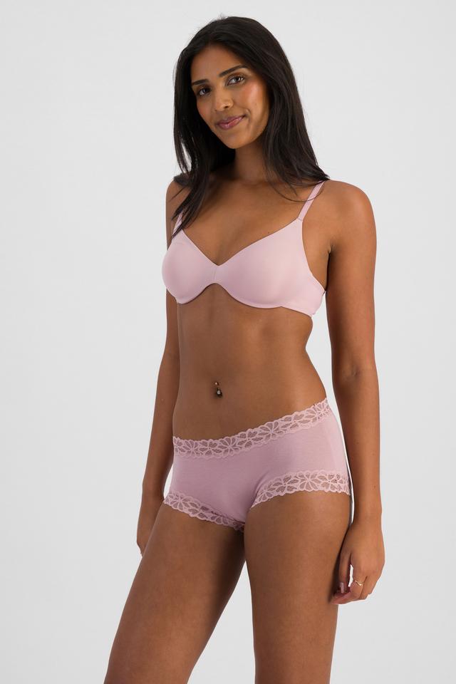 NAYA (She/Her) wears size 10 and is 174cm tall with 80cm chest and 63cm waist