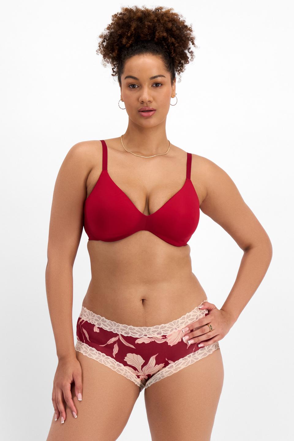 Madeleine (She/Her) wears size 16 and is 181cm tall with 99cm chest and 88cm waist