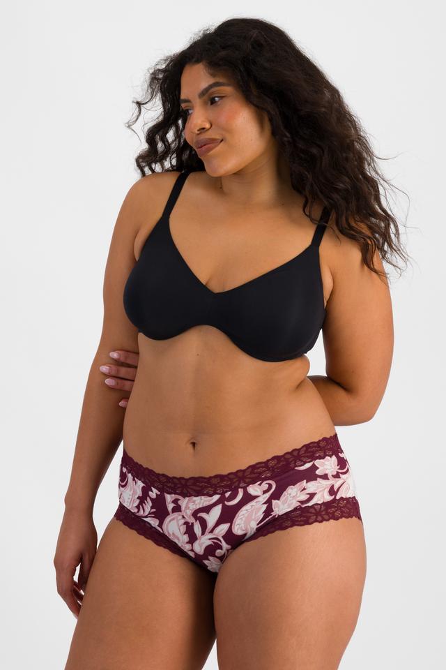 Laura (She/Her) wears size 14 and is 165cm tall with 94cm chest and 76cm waist