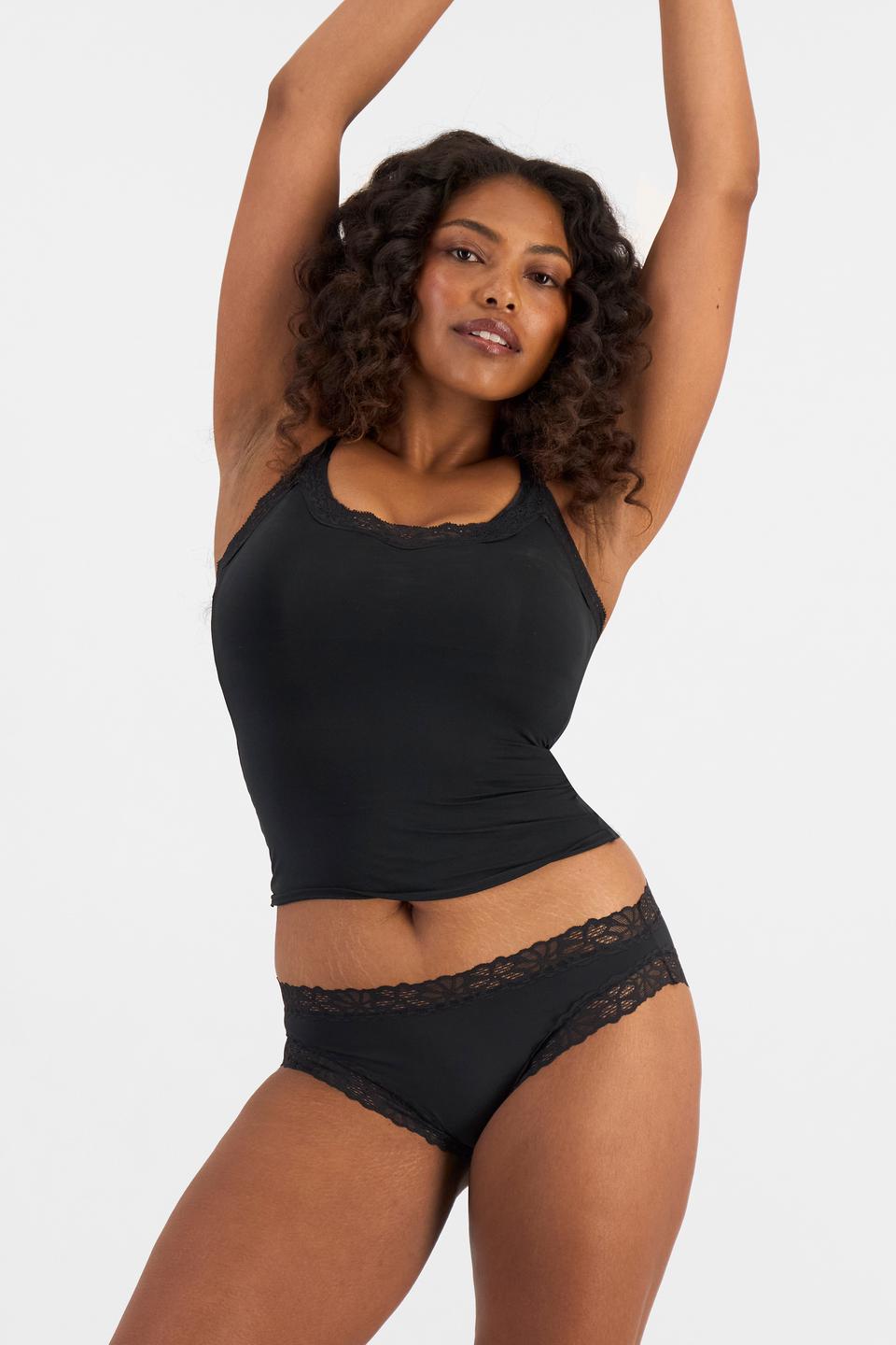Cassaera (She/Her) wears size 14 and is 180cm tall with 107cm chest and 82cm waist