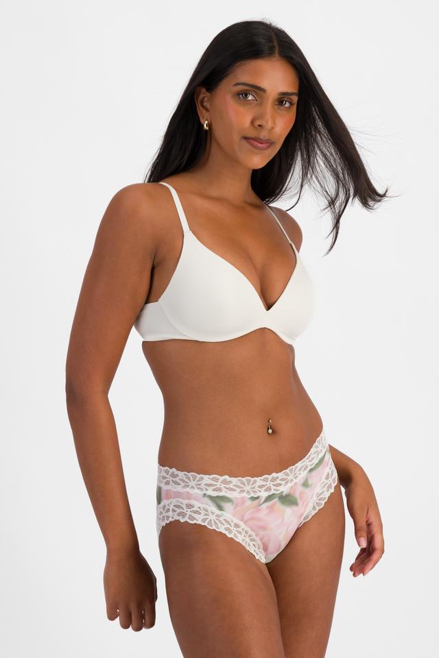 NAYA (She/Her) wears size 10 and is 174cm tall with 80cm chest and 63cm waist