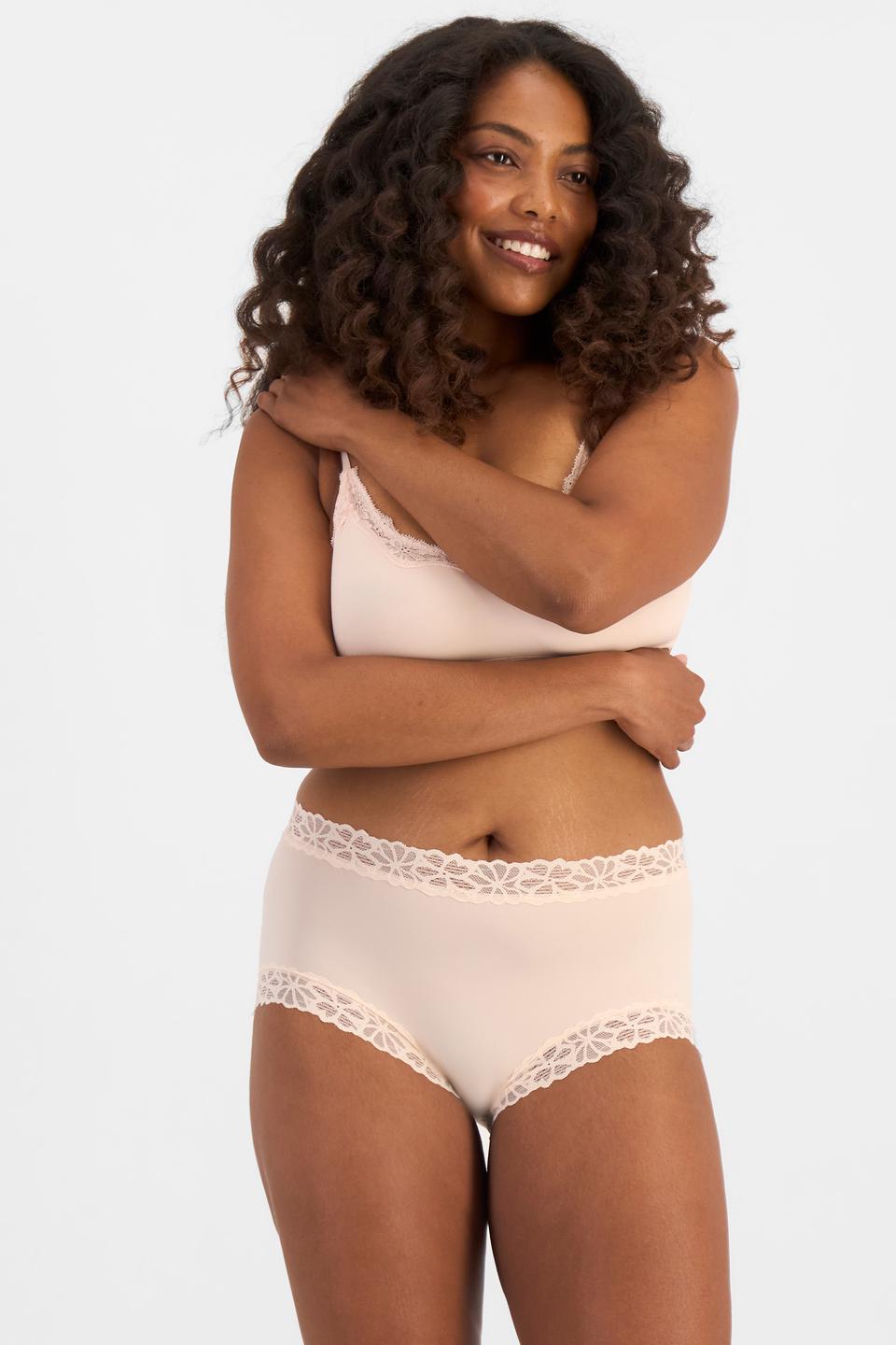 Cassaera (She/Her) wears size 14 and is 180cm tall with 107cm chest and 82cm waist