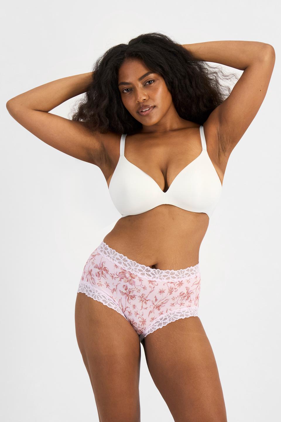 Cassaera (She/Her) wears size 14 and is 180cm tall with 107cm chest and 82cm waist