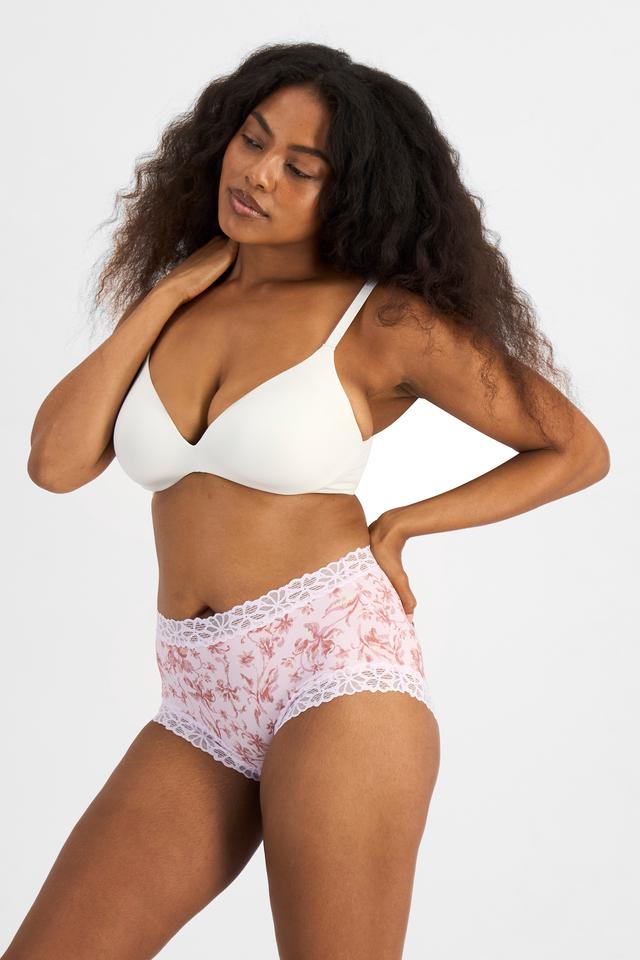 Cassaera (She/Her) wears size 14 and is 180cm tall with 107cm chest and 82cm waist