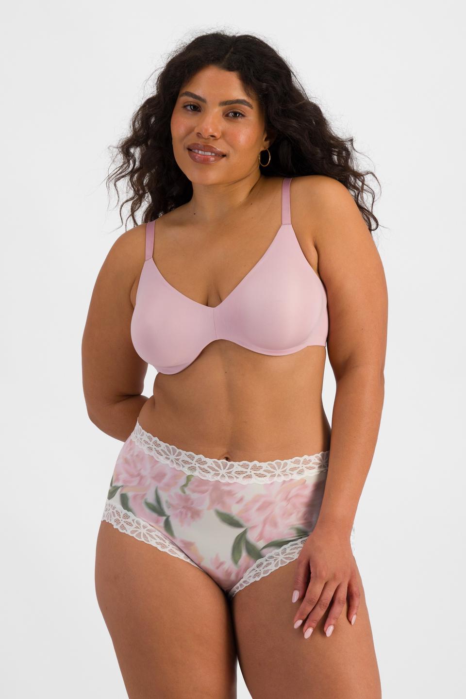 Laura (She/Her) wears size 14 and is 165cm tall with 94cm chest and 76cm waist