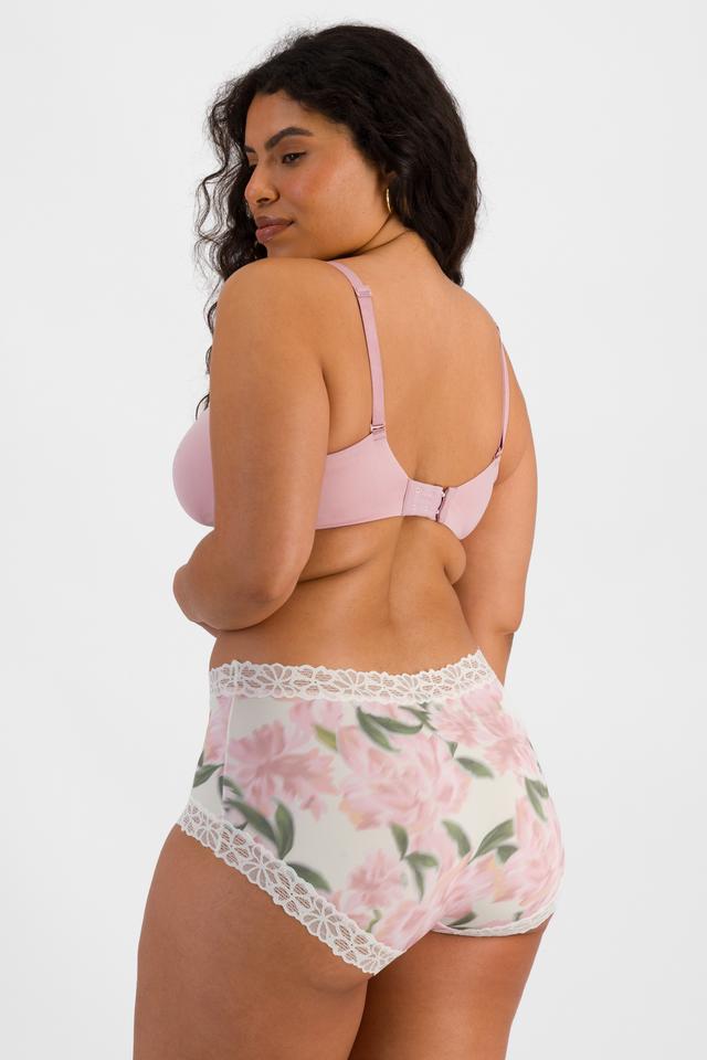 Laura (She/Her) wears size 14 and is 165cm tall with 94cm chest and 76cm waist