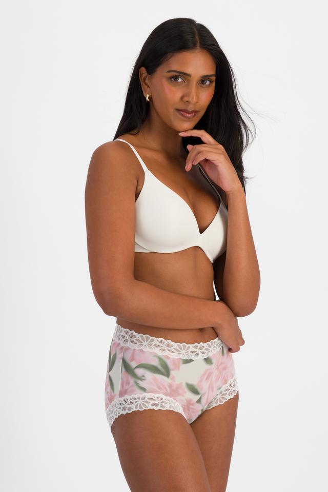NAYA (She/Her) wears size 10 and is 174cm tall with 80cm chest and 63cm waist