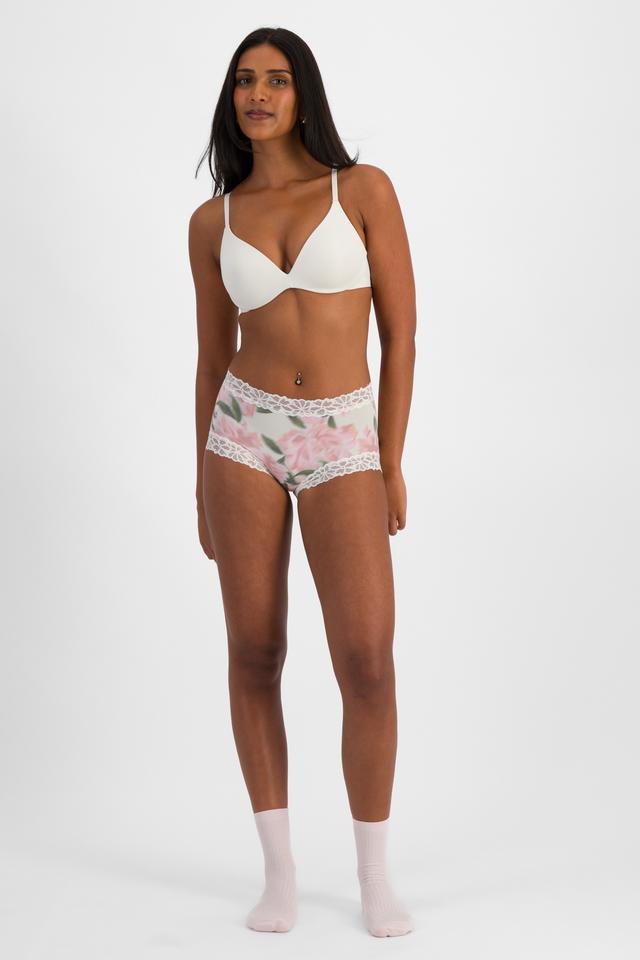 NAYA (She/Her) wears size 10 and is 174cm tall with 80cm chest and 63cm waist