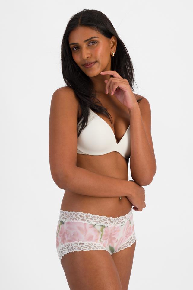 NAYA (She/Her) wears size 10 and is 174cm tall with 80cm chest and 63cm waist