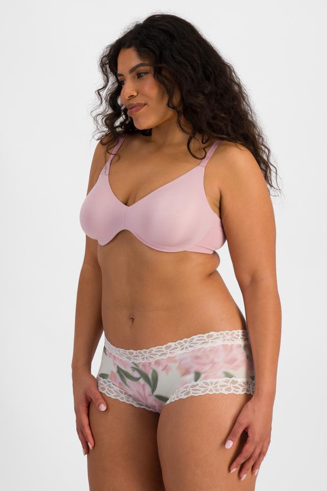 Laura (She/Her) wears size 14 and is 165cm tall with 94cm chest and 76cm waist