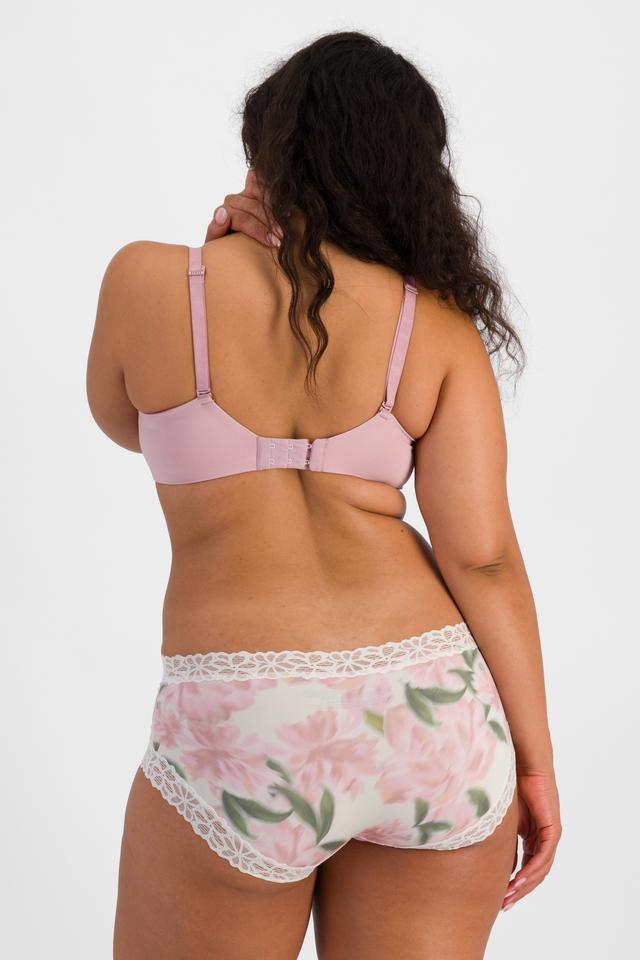 Laura (She/Her) wears size 14 and is 165cm tall with 94cm chest and 76cm waist