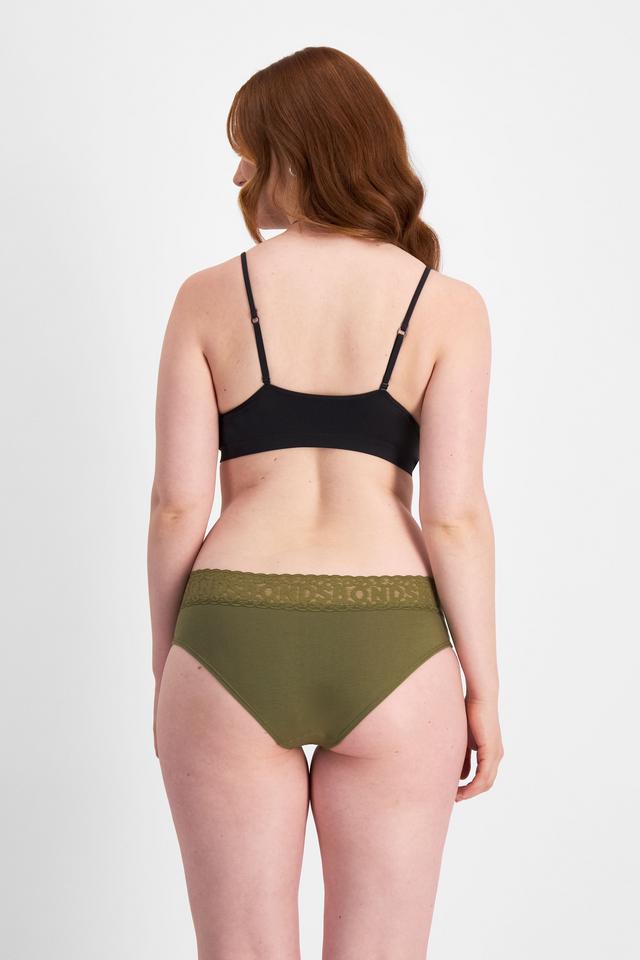 Martine (She/Her) wears size 14 and is 175cm tall with 82cm chest and 76cm waist