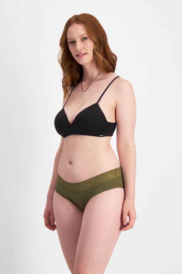 Martine (She/Her) wears size 14 and is 175cm tall with 82cm chest and 76cm waist
