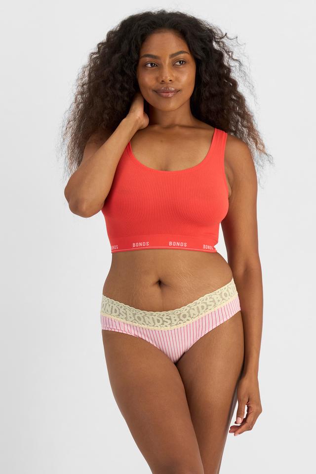 Cassaera (She/Her) wears size 14 and is 180cm tall with 107cm chest and 82cm waist