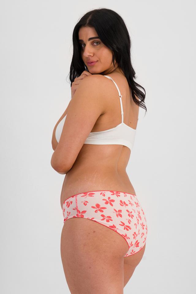 Grace (She/Her) wears size 14 and is 170cm tall with 97.8cm chest and 82.6cm waist