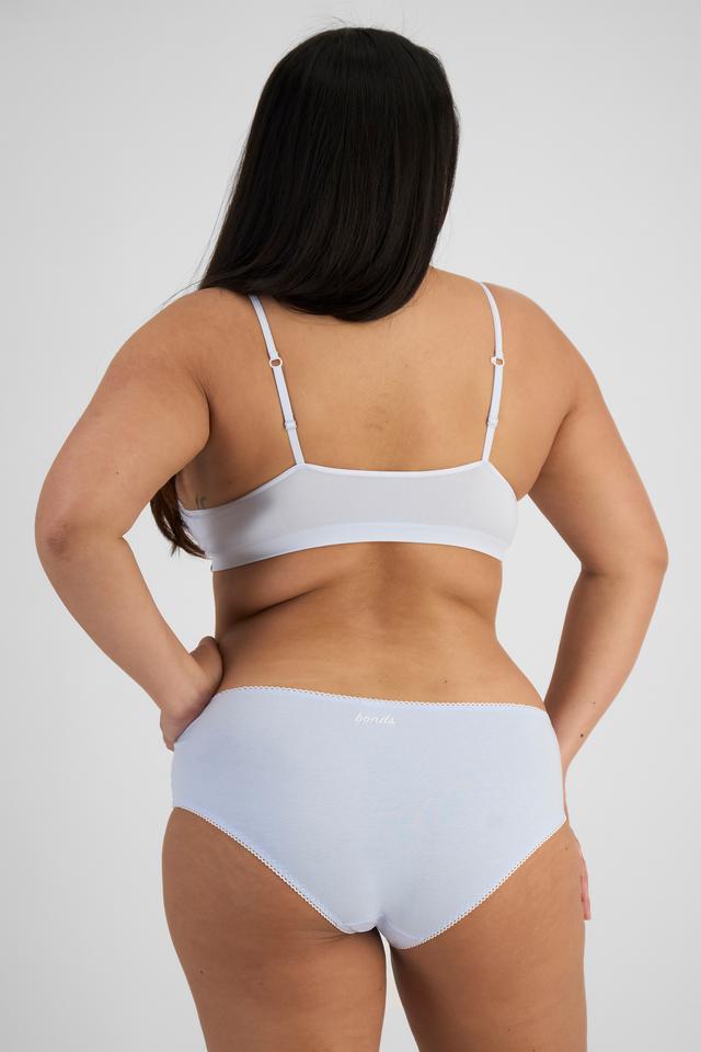 Chloe (She/Her) wears size 14 and is 165cm tall with 95cm chest and 78cm waist