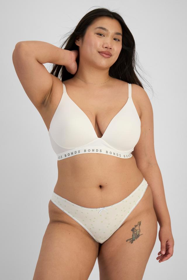 Chloe (She/Her) wears size 14 and is 165cm tall with 95cm chest and 78cm waist