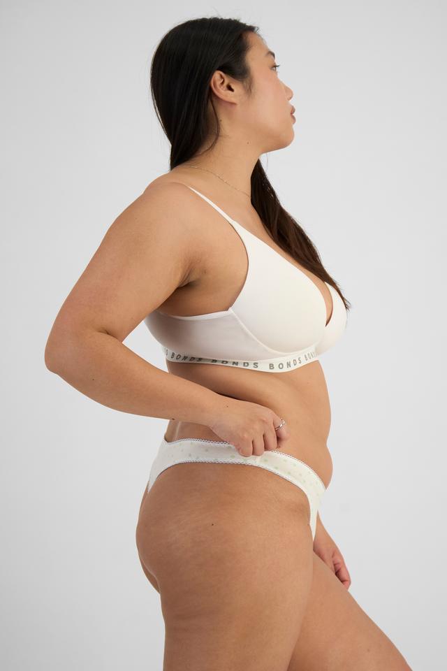 Chloe (She/Her) wears size 14 and is 165cm tall with 95cm chest and 78cm waist