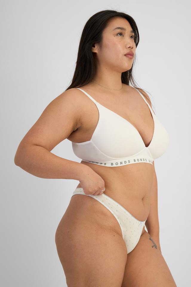 Chloe (She/Her) wears size 14 and is 165cm tall with 95cm chest and 78cm waist