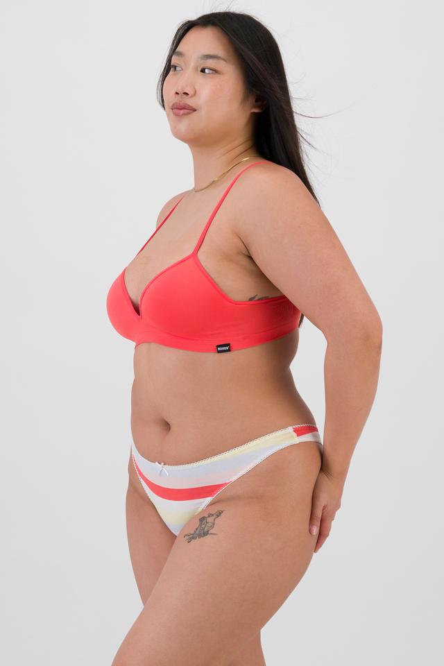 Chloe (She/Her) wears size 14 and is 165cm tall with 95cm chest and 78cm waist