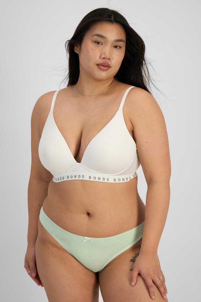 Chloe (She/Her) wears size 14 and is 165cm tall with 95cm chest and 78cm waist