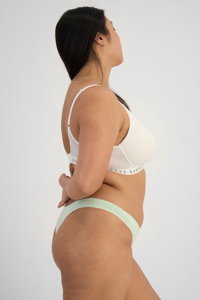 Chloe (She/Her) wears size 14 and is 165cm tall with 95cm chest and 78cm waist