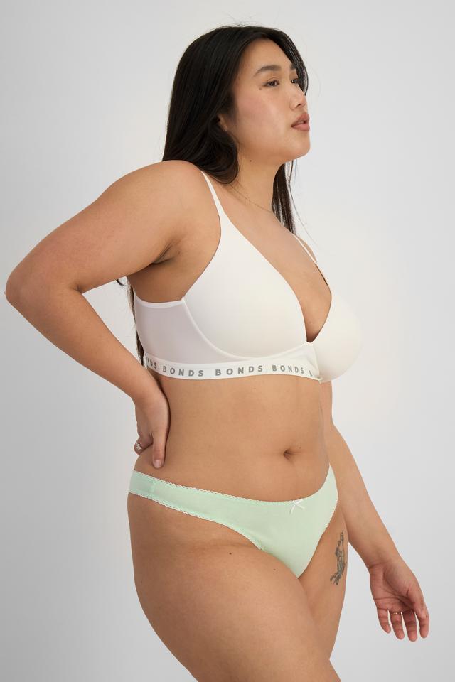 Chloe (She/Her) wears size 14 and is 165cm tall with 95cm chest and 78cm waist