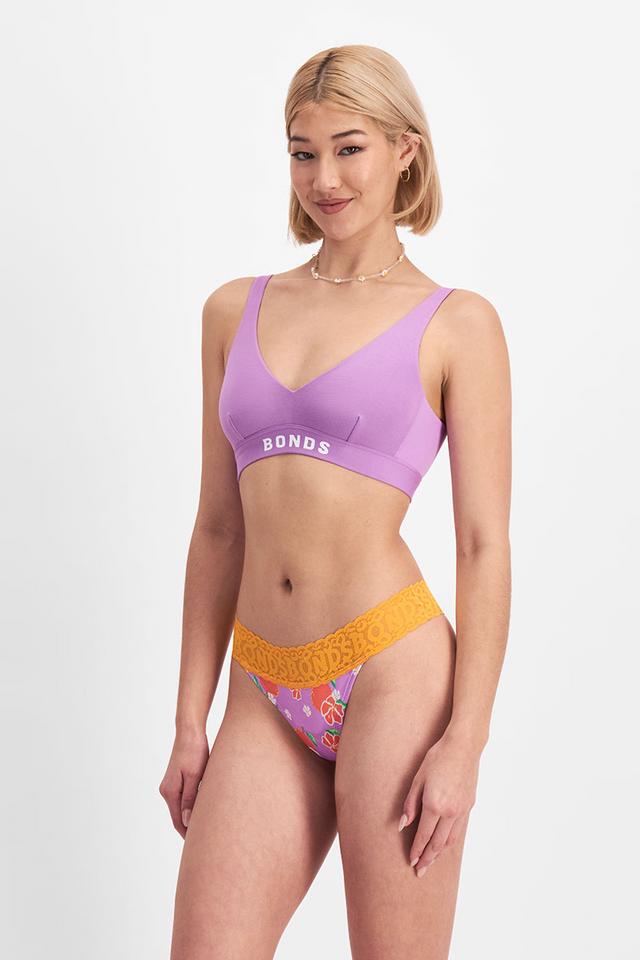 Rhiannan (She/Her) wears size 10 and is 175cm tall