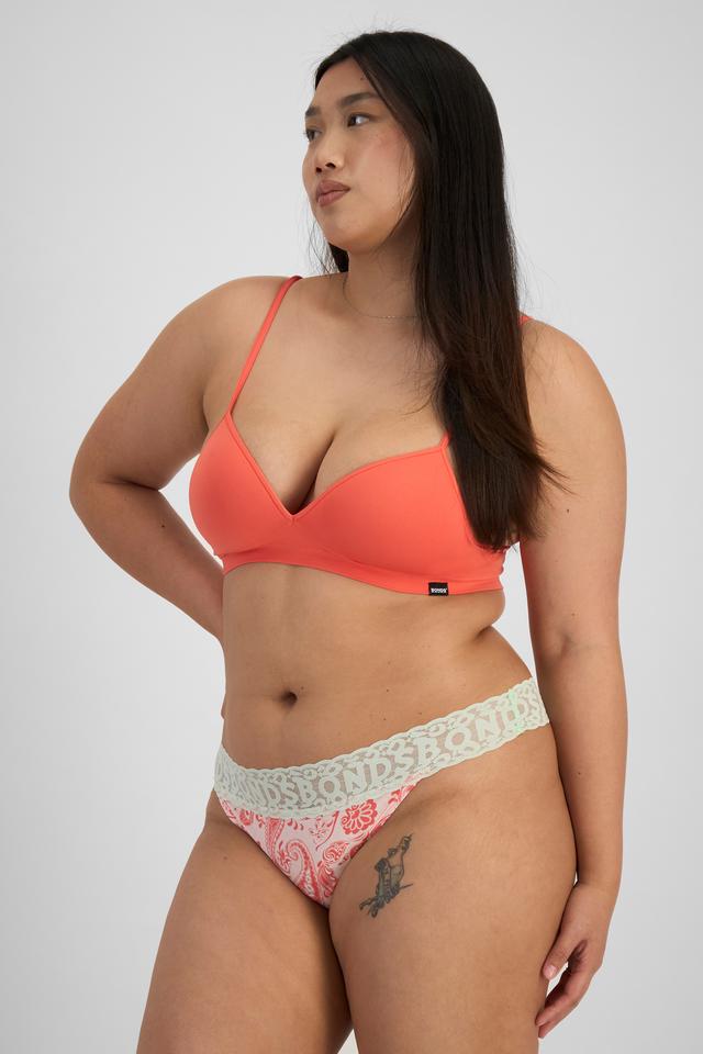 Chloe (She/Her) wears size 14 and is 165cm tall with 95cm chest and 78cm waist