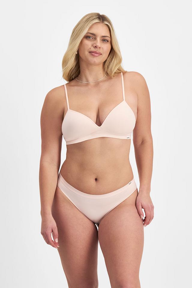 (She/Her) wears size 14 and is 170cm tall with 98cm chest and 85cm waist