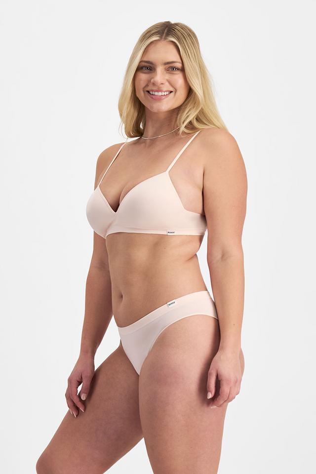 (She/Her) wears size 14 and is 170cm tall with 98cm chest and 85cm waist