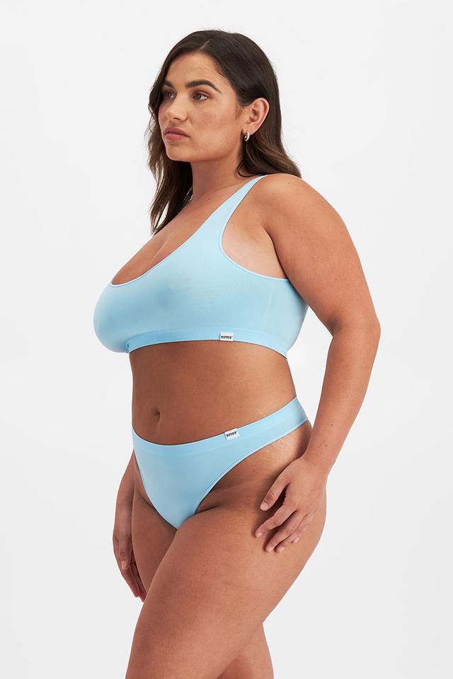 Elle (She/Her) wears size 14 and is 160cm tall with 94cm chest and 71cm waist