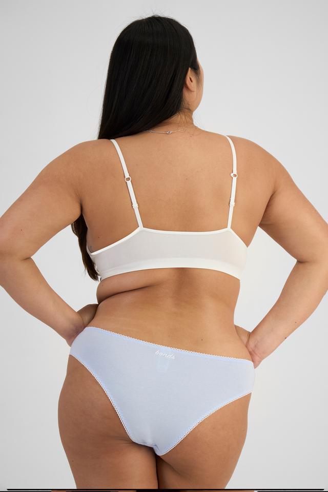 Chloe (She/Her) wears size 14 and is 165cm tall with 95cm chest and 78cm waist
