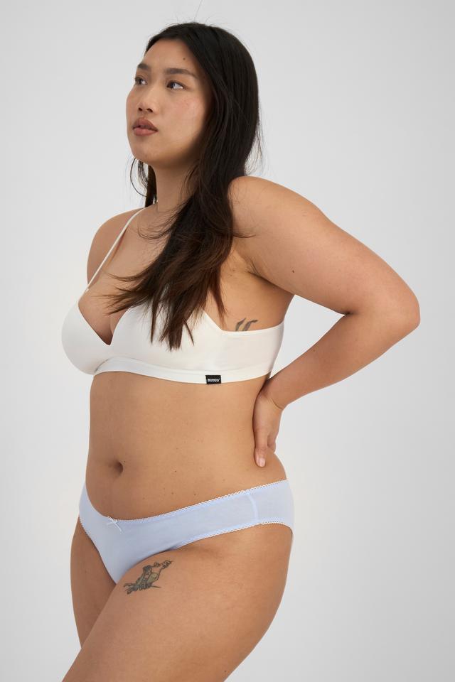 Chloe (She/Her) wears size 14 and is 165cm tall with 95cm chest and 78cm waist