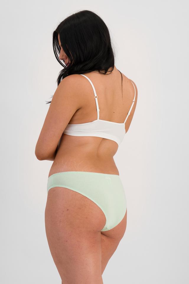 Grace (She/Her) wears size 14 and is 170cm tall with 97.8cm chest and 82.6cm waist
