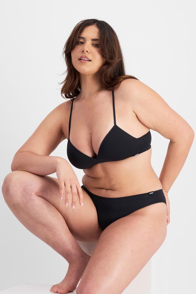 Bella (She/Her) wears size 14 and is 173cm tall with 95cm chest and 77cm waist